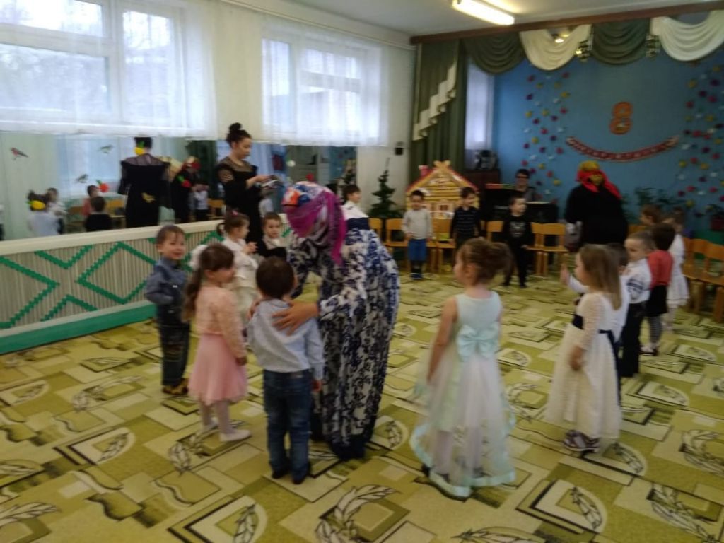 утренник посвященный "8 Марта" воспитатель Алиева Д.М.