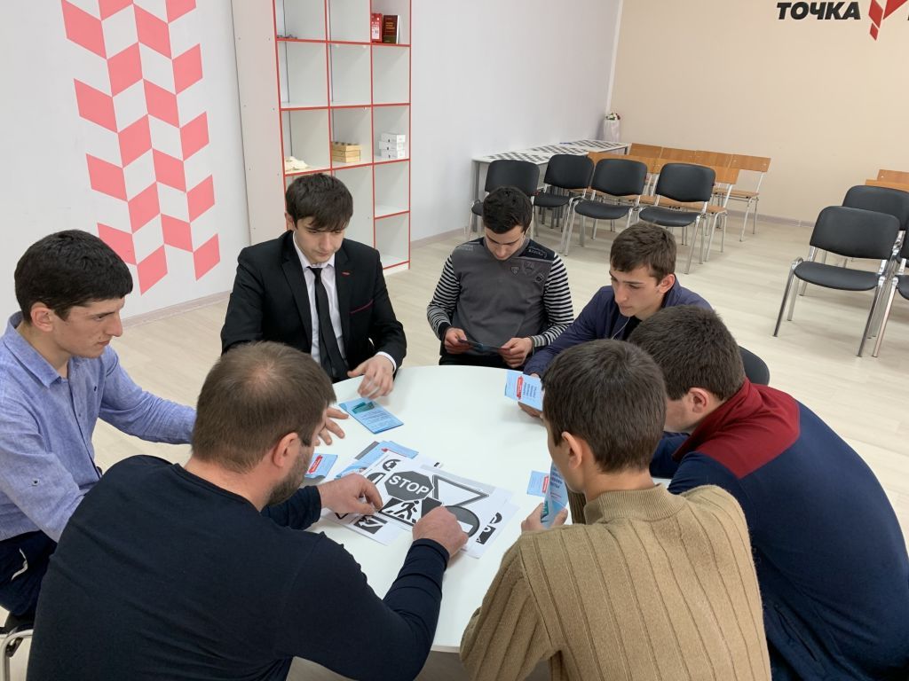 Круглый стол на тему:"Дорожные знаки, как правильно переходить дорогу" 11 кл. Круглый стол на тему:"Дорожные знаки, как правильно переходить дорогу" 11 кл.