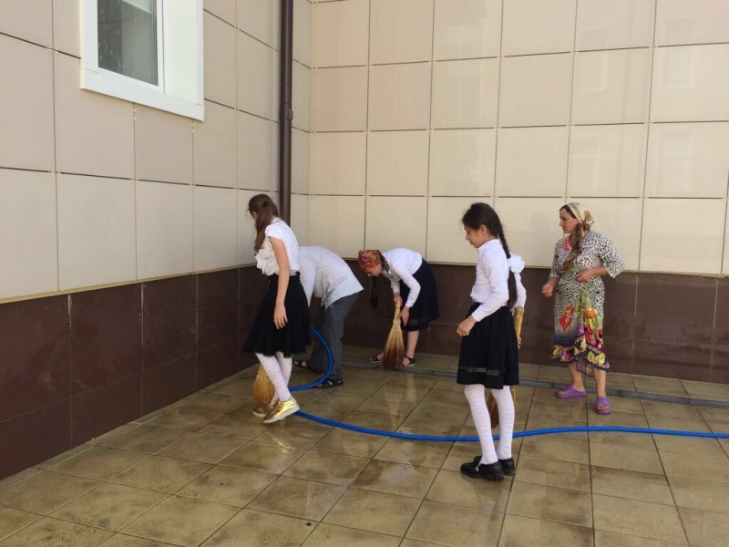 "Субботник, посвященный 160-летию Махачкалы"