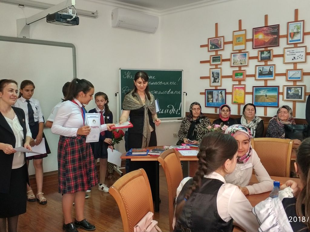 Интеллектуальная игра «Путешествие в мир знаний» прошла в Буйнакском районе