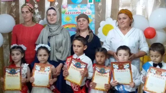 Мы прощаемся с выпускниками Мы прощаемся с выпускниками