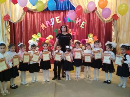 Маленькие чтецы на конкурсе Маленькие чтецы на конкурсе