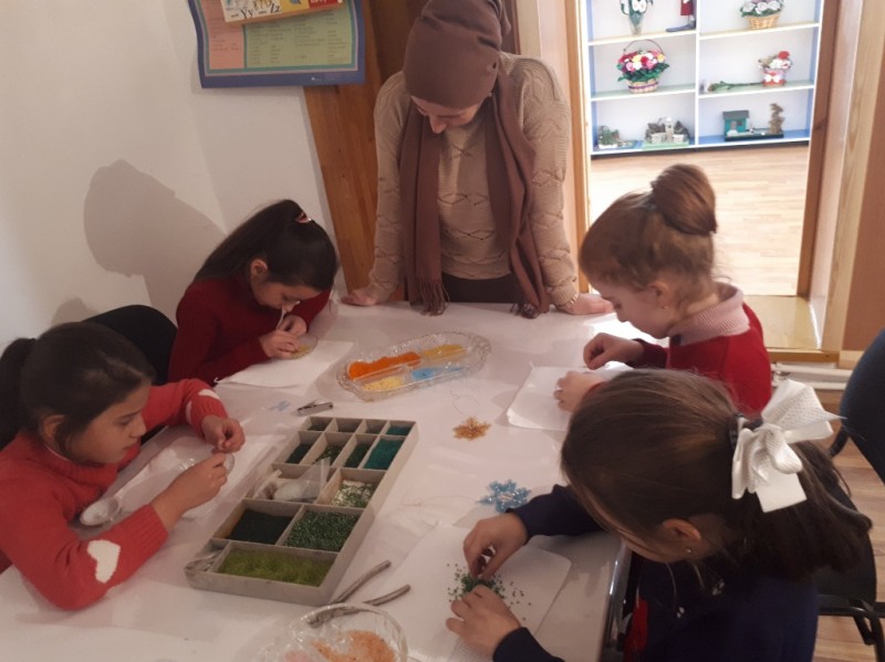 В Доме детского творчества царит новогоднее настроение...