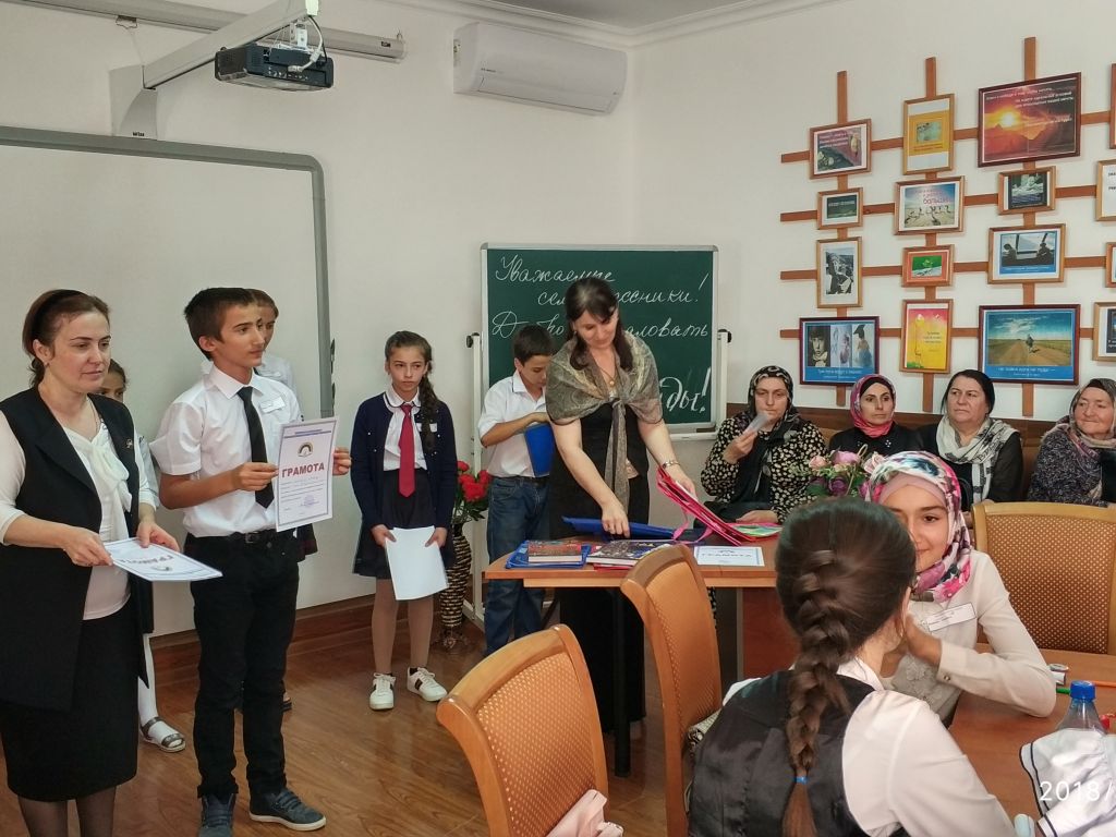 Интеллектуальная игра «Путешествие в мир знаний» прошла в Буйнакском районе