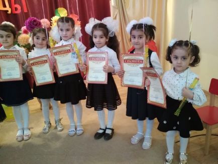 Наша Самира на конкурсе "Маленькие чтецы" Наша Самира на конкурсе "Маленькие чтецы"