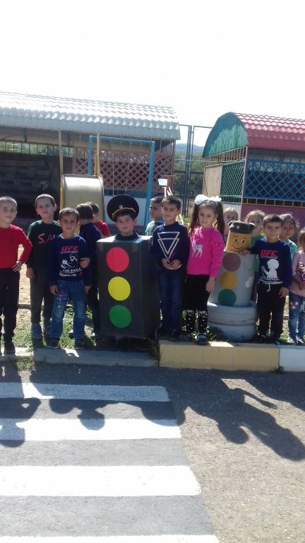 Познавательная беседа на тему ПДД в подгот. гр. воспит. Эльдарова Д. Познавательная беседа на тему ПДД в подгот. гр. воспит. Эльдарова Д.