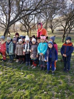 Дети на прогулке Дети на прогулке