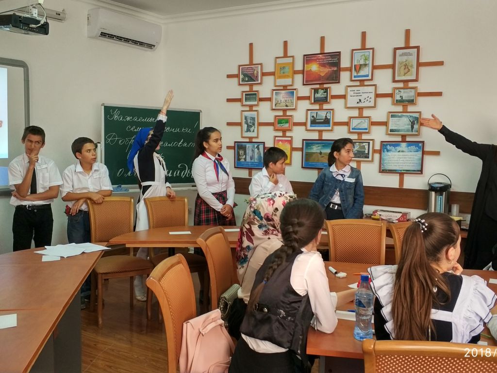 Интеллектуальная игра «Путешествие в мир знаний» прошла в Буйнакском районе