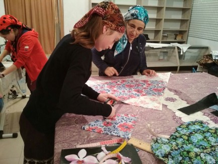 На занятии объединения "Модельер" На занятии объединения "Модельер"