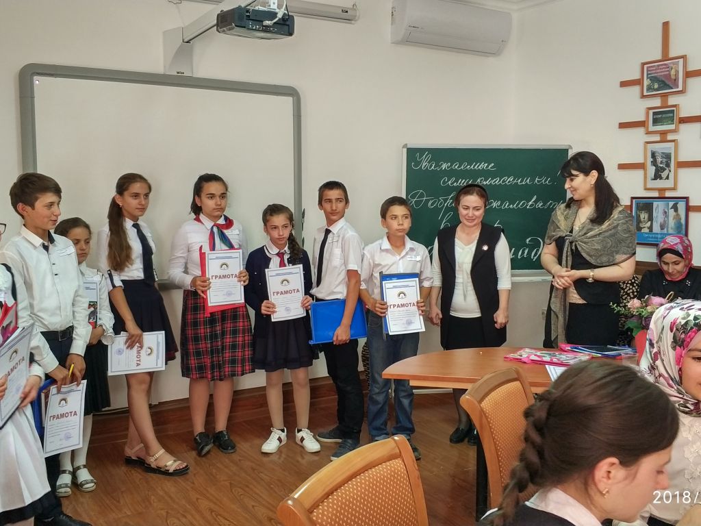 Интеллектуальная игра «Путешествие в мир знаний» прошла в Буйнакском районе