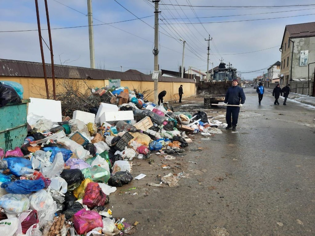 Участие в акции "Спасем город от мусорного коллапса" Участие в акции "Спасем город от мусорного коллапса"