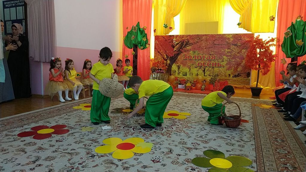 Фото осеннего праздника в средней группе №1