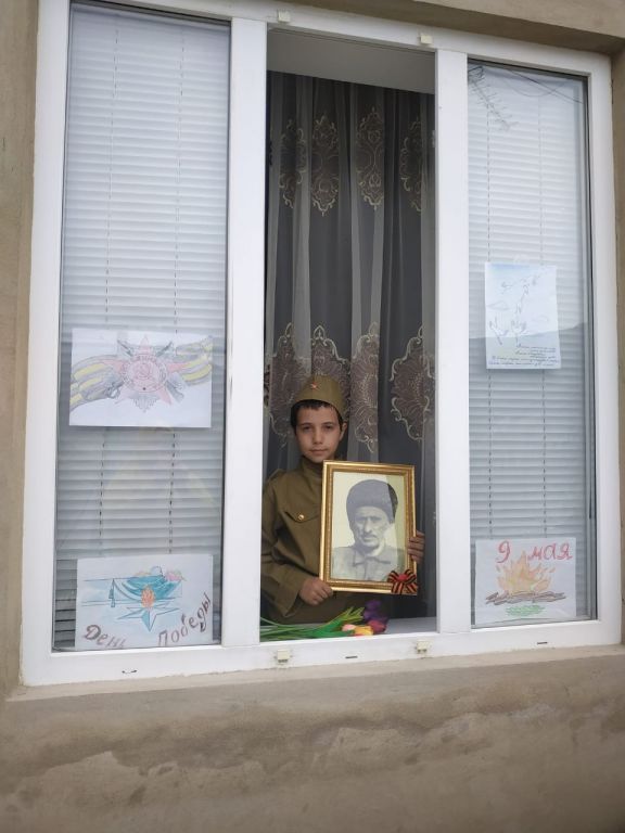 Воспитанники Дома детского творчества присоединились ко Всероссийской акции РДШ "Окна Победы"