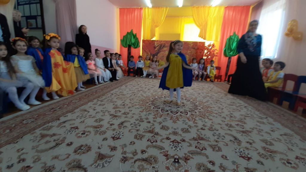 Фото осеннего утренника в старшей группе №1