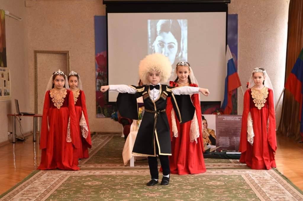 ЛИТЕРАТУРНЫЙ ВЕЧЕР ПАМЯТИ ФАЗУ АЛИЕВОЙ.