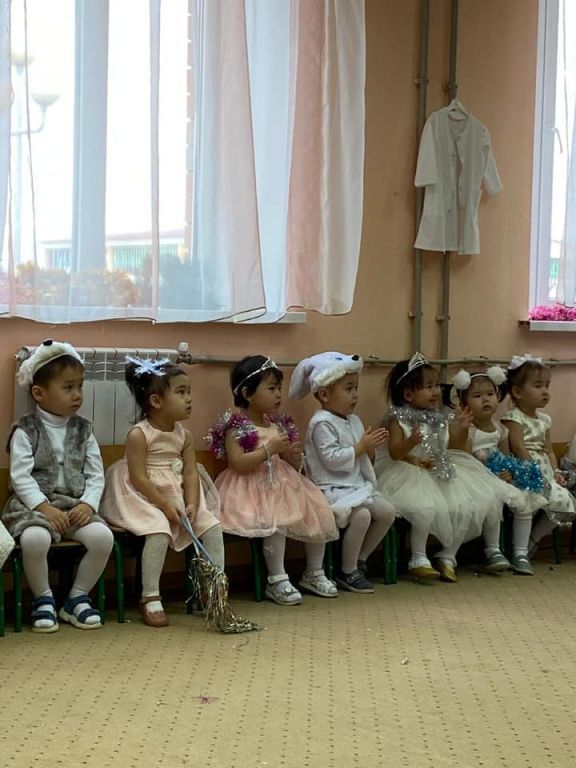 Новогодний утренник в первой младшей группе «Улыбка» Воспитатели Махмудова А.З, Тангатарова К.Ш.