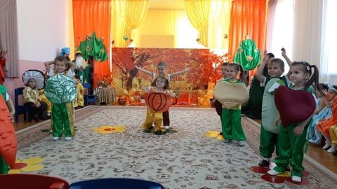 Фото осеннего утренника во второй младшей группе №2