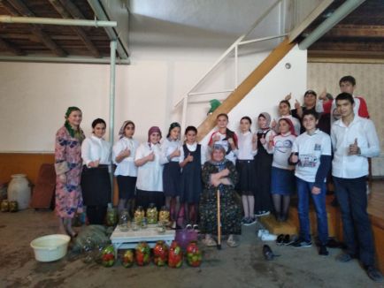 Волонтеры СОШ№1 провели акцию помощи пожилым людям. Волонтеры СОШ№1 провели акцию помощи пожилым людям.