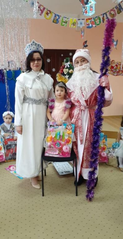 Новогодний утренник в первой младшей группе «Улыбка» Воспитатели Махмудова А.З, Тангатарова К.Ш.