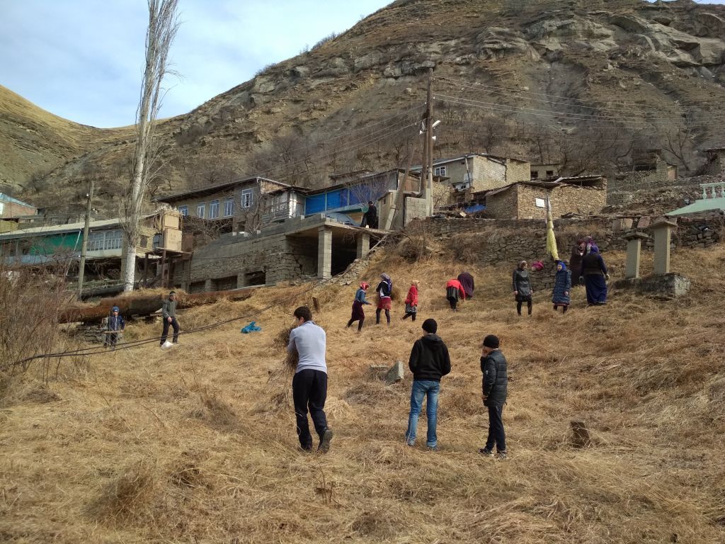 Субботник в Телетлинской СОШ№1 Субботник в Телетлинской СОШ№1