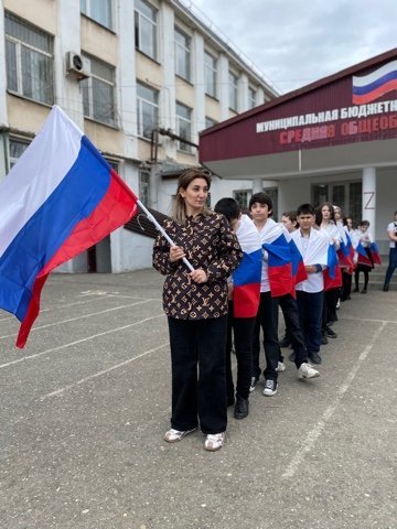 ⠀ МБОУ СОШ №18, г. Махачкала присоединяется к флешмобу в солидарность с действиями российских солдат на Украине. ⠀ МБОУ СОШ №18, г. Махачкала присоединяется к флешмобу в солидарность с действиями российских солдат на Украине.